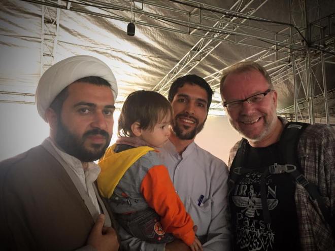 Et mer offisielt bilde av mullaen og meg. Tre muntre herrer i Shiraz med til sammen 19 barn på samvittigheten. Vi må da være gode eksempler for den nye familiepolitikken!